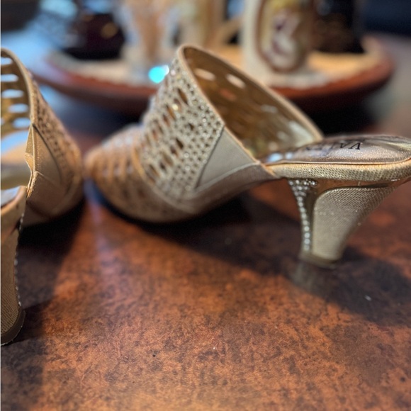 Valenti Franco Glittering Gold Heels Size 7 - Picture 9 of 10